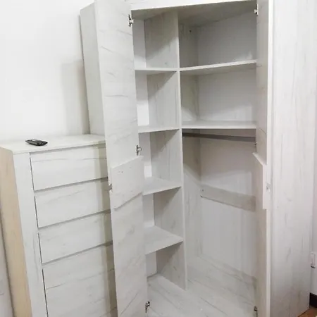 Zlota Street - Private Bedroom Homestay *